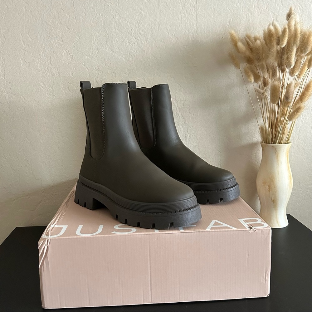 JustFab army green bootie - Size 7